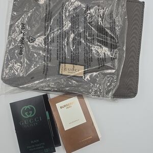 Gucci Becauty Black Cosmetic Pouch. 2 FREE SAMPLE